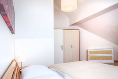 Bright and quiet attic apartment with large terrace in a very good location in t Vienna, Austria Modern attic apartment near Reumannplatz Entire rental unit vacation rental 31943042
