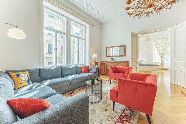 Sunny, south and west oriented, elegant, top renovated apartment in historic 190  elegant apartment near Palais Belvedere Entire condo vacation rental 49252753