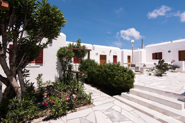 Built in traditonal mykonian style, Villa Vasilis offers you the choice of apart  1st Studio with 3 beds in Villa Vasilis Entire serviced apartment vacation rental 49680478