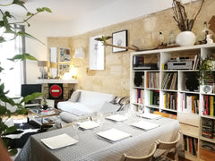 Ce logement de 130 m² est situé dans une rue calme entre les quartiers Victoire, Bordeaux, France Maison de ville Entire townhouse vacation rental 51277192