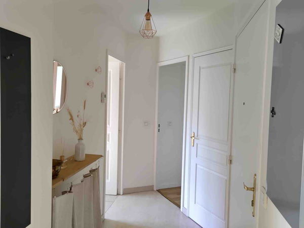 Appartement spacieux et lumineux situé à deux pas de la station de métro saxe ga Lyon, France Appartement chaleureux au cœur de Lyon Entire rental unit vacation rental 568048004822203233