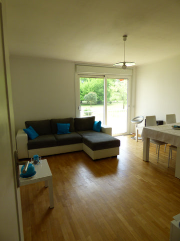 Appartement 50m² 2 chambres dans résidence des années 1960. <br />Accès à Bordea Saucats, France T3 rénové pour découvrir Bordeaux et sa région Entire rental unit vacation rental 19138303