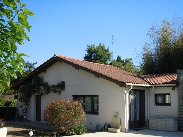 Maisonnette 45 m2 située dans le jardin des propriétaires mais totalement indépe Bruges, France Idéal pour visiter Bordeaux et sa région Entire guesthouse vacation rental 7727545