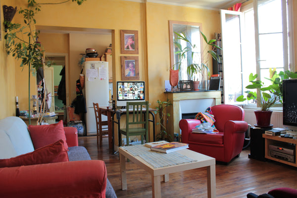 The flat : 60m2, 2 bed rooms. View on the Père Lachaise. Very Quiet (non buildin Paris, France Nice & quiet flat at Père Lachaise Entire rental unit vacation rental 2576959