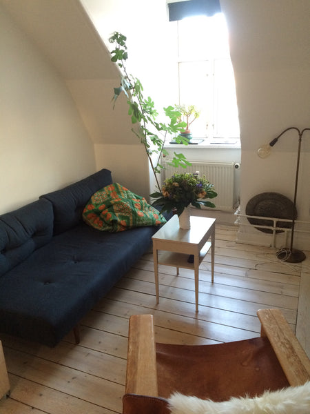 Room with sofabed on 5 floor.  3 stops with bus 7a from Copenhagen central train Copenhagen, Denmark Værelse centralt på Vesterbro. Private room in loft vacation rental 14961774