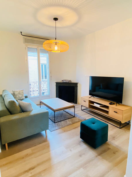 Profitez d'un logement élégant et central.<br /><br /><b>License number</b><br / Bordeaux, France Appartement cosy : centre ville bordeaux Entire rental unit vacation rental 619345978348915522