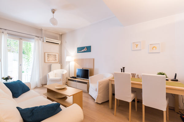 A cosy 45 square metres flat, ideal for a couple or solo traveler. The flat is r Athens, Greece HeArty Home in Kolonaki Entire condo vacation rental 21446148