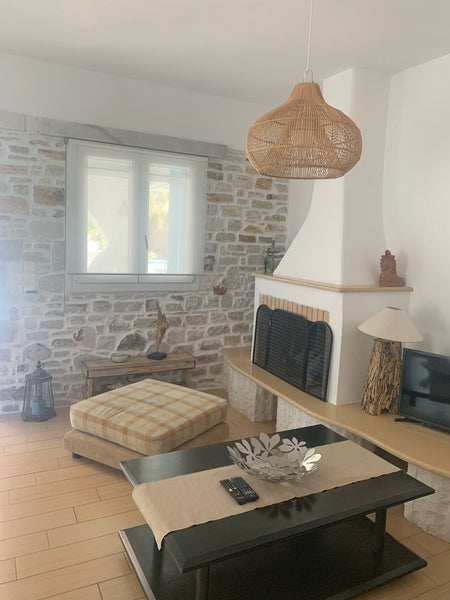 A house for rent in a private property at Sifneikos gyalos, Antiparos. The estat  Seaside Antiparos House Entire rental unit vacation rental 50340501