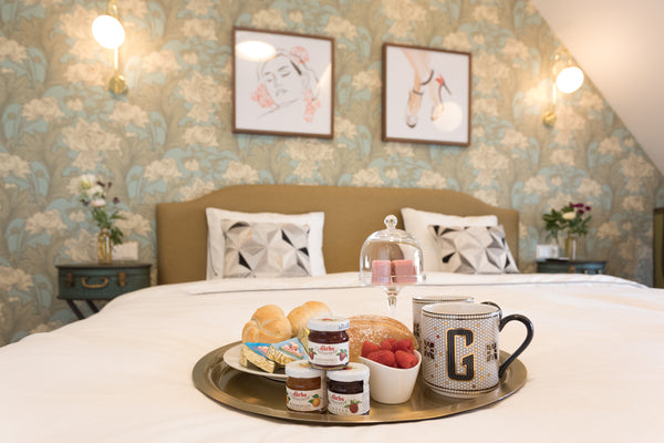 Premium living between Schönbrunn and the old historic city center! This newly r Vienna, Austria SPACIOUS DELIGHT with AC & BALCONY, NEXT TO TUBE Entire rental unit vacation rental 35724626