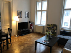 Es handelt sich um ein 11 Quadratmeter Zimmer, das in einen größeren Teil und ei Vienna, Austria Zimmer im 9. Bezirk in Wien Private room in rental unit vacation rental 24587153