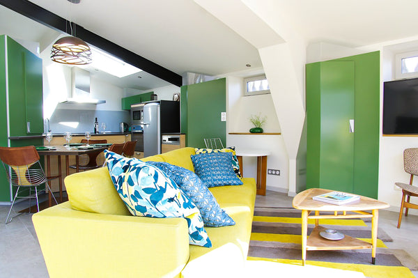 Très bel appartement dans un immeuble en pierre style Chartreuse. <br /><br />Ce Bordeaux, France Chartreuse - 75m² ascenseur, terrasse et parking Entire rental unit vacation rental 7585000