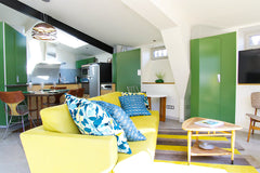Très bel appartement dans un immeuble en pierre style Chartreuse. <br /><br />Ce Bordeaux, France Chartreuse - 75m² ascenseur, terrasse et parking Entire rental unit vacation rental 7585000