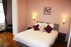 Welcome to a B&B of high-quality design and comfort. Located on a quiet street m Brussels, Belgium Heart of EU: Only Kitchen Shared. Lux Ensuite Bath Private room in home vacation rental 3961475
