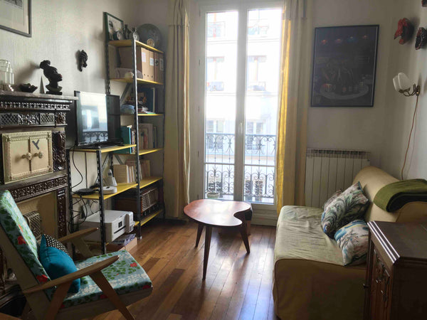 Joli deux pièces parisien avec parquets anciens et cheminée prussienne au cœur d Paris, France Deux pièces esprit vintage au cœur du 11ème Entire rental unit vacation rental 20783821
