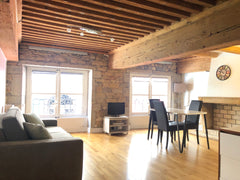 Le logement est proche de la cathédrale de Saint Jean. A proximité des commerces Lyon, France Coeur Vieux Lyon Entire condo vacation rental 13468434