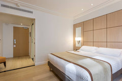 The Deluxe room is ideal for a couple looking for a place to stay in one of Pari  Hôtel de Castiglione 4* -  Chambre Deluxe Room in hotel vacation rental 23870728