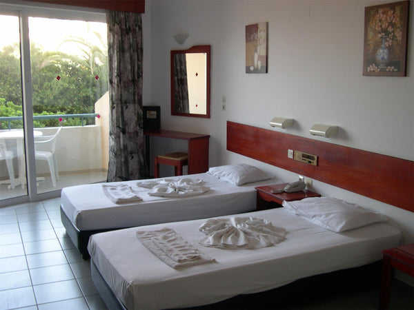 This residence is located in the township's eastern half of Rethymnon.<br />The   Apartment for 3 persons, with swimming pool, near the beach Entire rental unit vacation rental 45806262