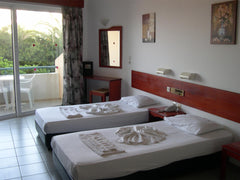 This residence is located in the township's eastern half of Rethymnon.<br />The   Apartment for 3 persons, with swimming pool, near the beach Entire rental unit vacation rental 45806262