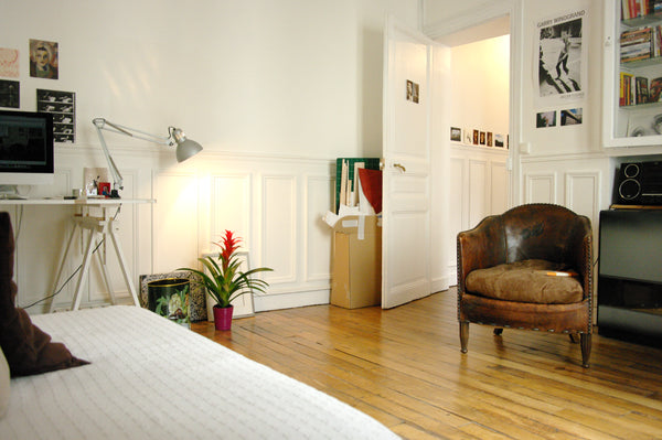 Our Place is a newly painted & renovated apartment of 44m2. <br />It has a Queen Paris, France Large Apartment. Close to stations Entire rental unit vacation rental 8672087
