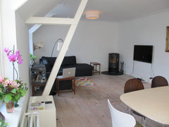 Wonderful apartment less than a minutes walk from the lakes. Centrally located i Copenhagen, Denmark Cool rooftop apartment by the lakes Entire rental unit vacation rental 218854