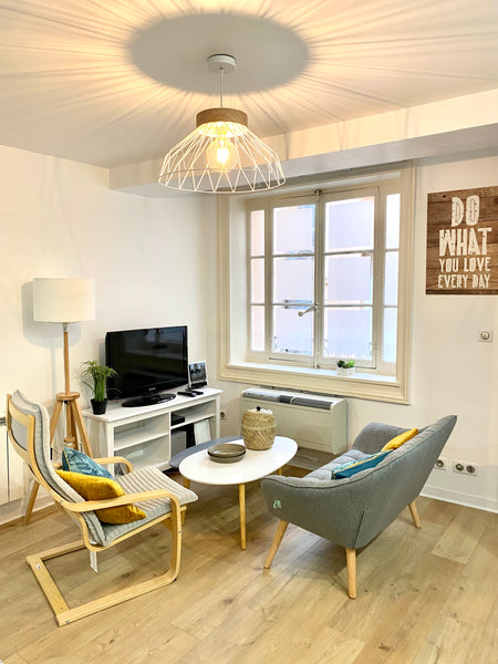 Bienvenue dans ce studio entièrement refait à neuf et climatisé. <br />Ambiance  Lyon, France Studio climatisé A/C - hypercentre - Presqu'île Entire rental unit vacation rental 43403927