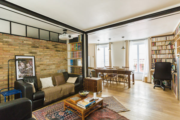 Charming 560 sq ft apartment in central and authentic Parisian neighborhood.<br  Paris, France Spacious High-Tech Apt. in lively heart of Paris Entire rental unit vacation rental 10426093