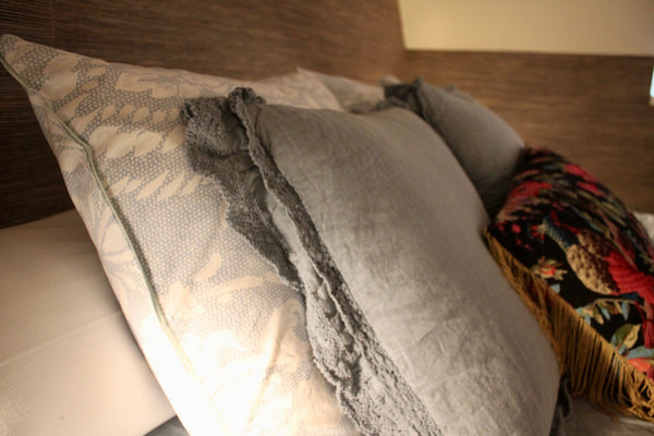 The Airbnb is located on the top floors of an authentic townhouse. The rooms are Antwerp, Belgium Top floors in residential townhouse Private room in townhouse vacation rental 31198633