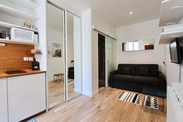 NEWLY RENOVATED IN AUGUST 2020!<br />This studio of 15 square meters is located  Paris, France Superb studio Montorgueuil For pro/students only Entire rental unit vacation rental 9727006