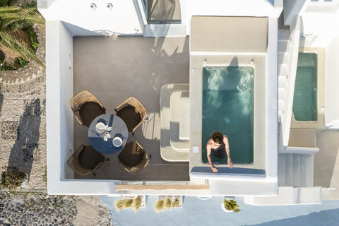 All new & completely renovated 2 bedroom 2 bathroom apartment is ideally located  Airth Suite (190° caldera view) Room in serviced apartment vacation rental 7384487