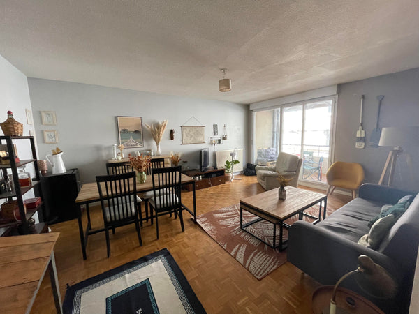 Cette appartement se trouve dans le quartier monplaisir, quartier idéalement sit Lyon, France Superbe appartement bien placé avec terrasse Entire rental unit vacation rental 662881810220843364