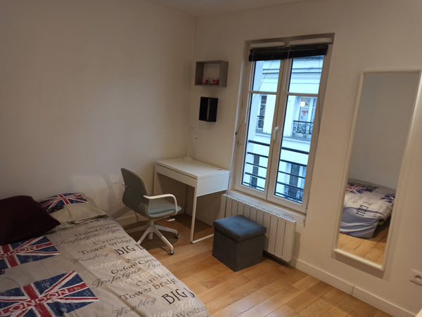 It's a studio renovated since a year ago , 16m2 5th floor . Saint-lazare centre  Paris, France Studio Saint-lazare 16m2 Entire rental unit vacation rental 22585834