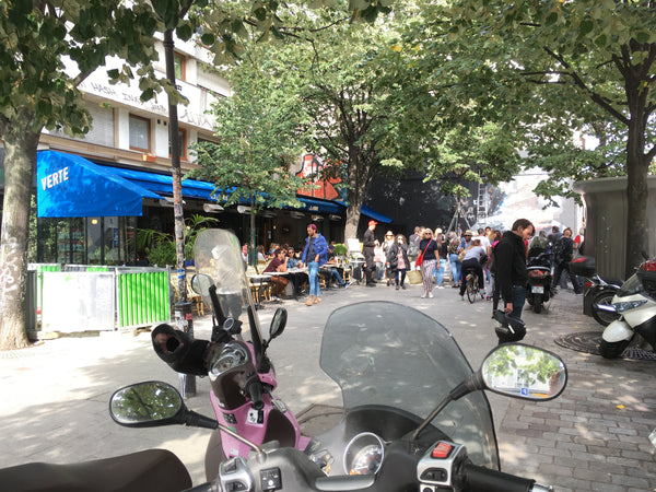 Charmant appartement (32m2), lumineux (4 fenêtres sur rue), doté de : jolies kit Paris, France Charming ground-floor in the 11th ds Oberkampf st. Entire rental unit vacation rental 20767016