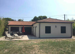 Maison spacieuse et contemporaine donnant sur une terrasse et un grand jardin à  Mérignac, France Le PRADAS Entire villa vacation rental 19024630