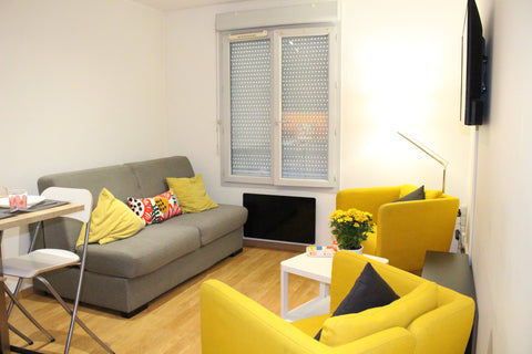 Ambiance moderne, couleurs pétillantes et acidulées pour un petit logement sympa Lyon, France Le Clos de la Part-Dieu-Guichard - T2 et Garage Entire rental unit vacation rental 22862785