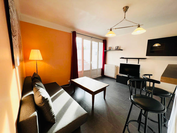 Situé à quelques pas de la gare Part Dieu et de son centre commercial.<br />Appa Lyon, France Nid douillet chic gare Part Dieu Entire rental unit vacation rental 750457621166504053