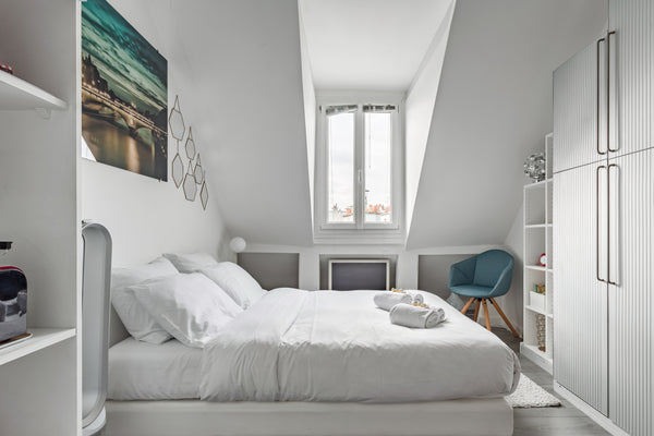 Look out across the city's iconic rooftops at a zen abode on the 6th floor. Shar France Kick Back at an Urban Getaway in Soothing Shades of Gray Entire rental unit vacation rental 29101665