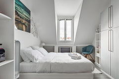 Look out across the city's iconic rooftops at a zen abode on the 6th floor. Shar France Kick Back at an Urban Getaway in Soothing Shades of Gray Entire rental unit vacation rental 29101665