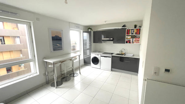 Self check in <br /><br />10 min away from central Paris, <br />Next to the Sein Paris, France Surfhouse - Bright & Modern Studio in Paris Entire rental unit vacation rental 23053489