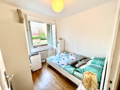 Simplifiez-vous la vie dans un appart mignon, paisible et pratique: à  5’ duTram Lyon, France Lyon: Séjour chez Dalia. Chambre privée Private room in rental unit vacation rental 684404880974228613