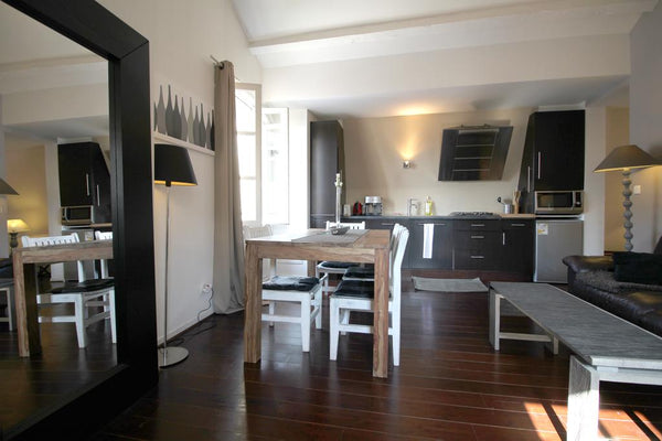 Idéalement situé calme immeuble XVIIIème à 2 pas du Passage Sainte Catherine, du Paris, France Joli 2 pièces calme au coeur du centre historique Entire rental unit vacation rental 43431187
