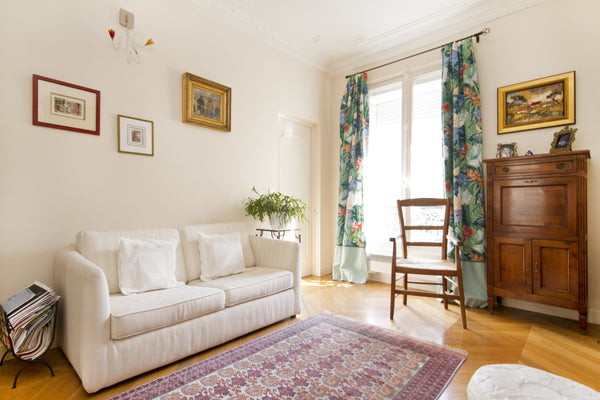Dans un style classique -plafonds a moulures et parquets de chêne en point de Ho Paris, France Chez Emma Shared room in rental unit vacation rental 7356453
