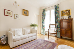 Dans un style classique -plafonds a moulures et parquets de chêne en point de Ho Paris, France Chez Emma Shared room in rental unit vacation rental 7356453
