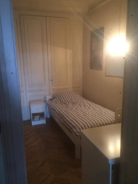 Chambre avec un lit simple au coeur de Lyon ! Situé sur la presqu'île à hauteur  La Tour-de-Salvagny, France Chambre privée dans collocation (Idéal FdL) Private room in rental unit vacation rental 21959083