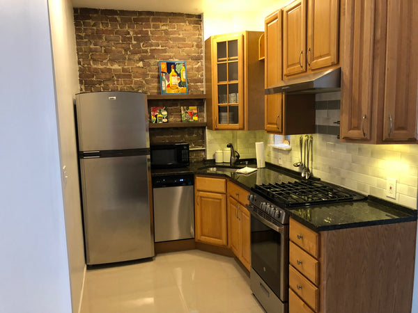 ONE BEDROOM APARTMENT W/ PRIVATE ENTRANCE. CLOSE TO SUBWAY/TRAINS TO MANHATTAN A New York, NY Rental unit in Brooklyn · ★4.94 · 1 bedroom · 2 beds · 1 bath Entire rental unit vacation rental 34017965