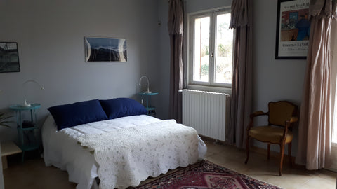   Agréable chambre d'hôtes très bien située. Private room in bed and breakfast vacation rental 572259112136104930