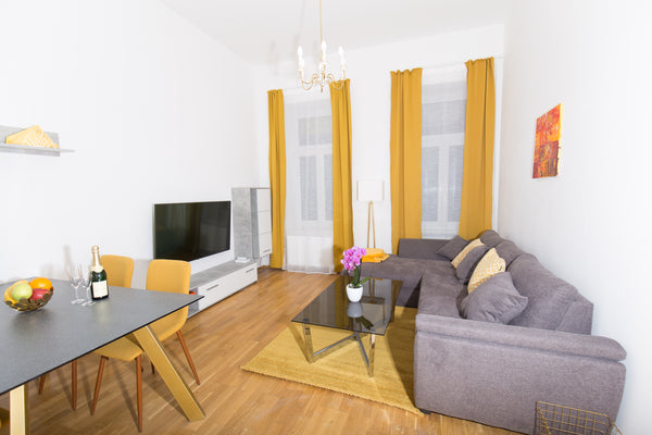 Our newly refurbished, lovingly furnished 2-room apartment extends over a spacio Vienna, Austria Stylish Gold - Generous 2-room apartment Entire rental unit vacation rental 40986956