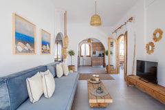 Sandy's Cycladic Style Apartment is built just 100 metres from the sandy beach o Greece Sandy's Cycladic Style Apartment Entire rental unit vacation rental 50405351