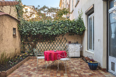 Appartement cosy et de caractère dans le quartier le plus demandé à Lyon, "le vi  Un Canut avec terrasse au coeur de la Croix Rousse Entire rental unit vacation rental 52915196