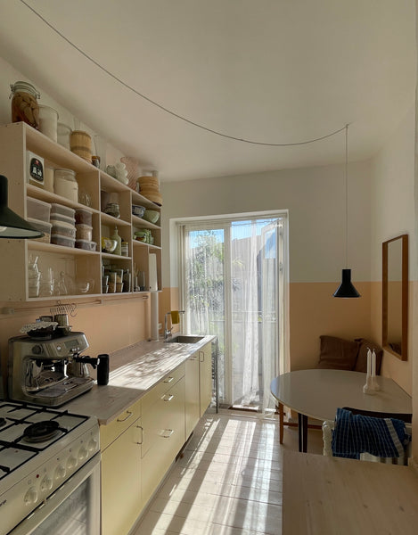 Nyd en stilfuld oplevelse i denne centralt beliggende bolig. Copenhagen, Denmark Designer lejlighed med solrig altan Entire condo vacation rental 656628103724685954