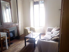 Un T3 lumineux et charmant avec parquet ancien et grande hauteur sous plafond. S Karachi, Pakistan T3 lumineux de 60m2 - Lyon 7 centre Berthelot Entire rental unit vacation rental 31985381